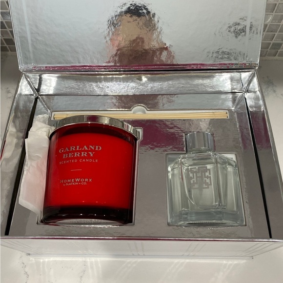 HomeWorx by Slatkin & Co. Garland Berry Candle and Diffuser Set - Picture 4 of 5